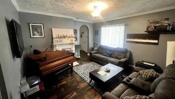 Smart-tv, boeken en een stereo