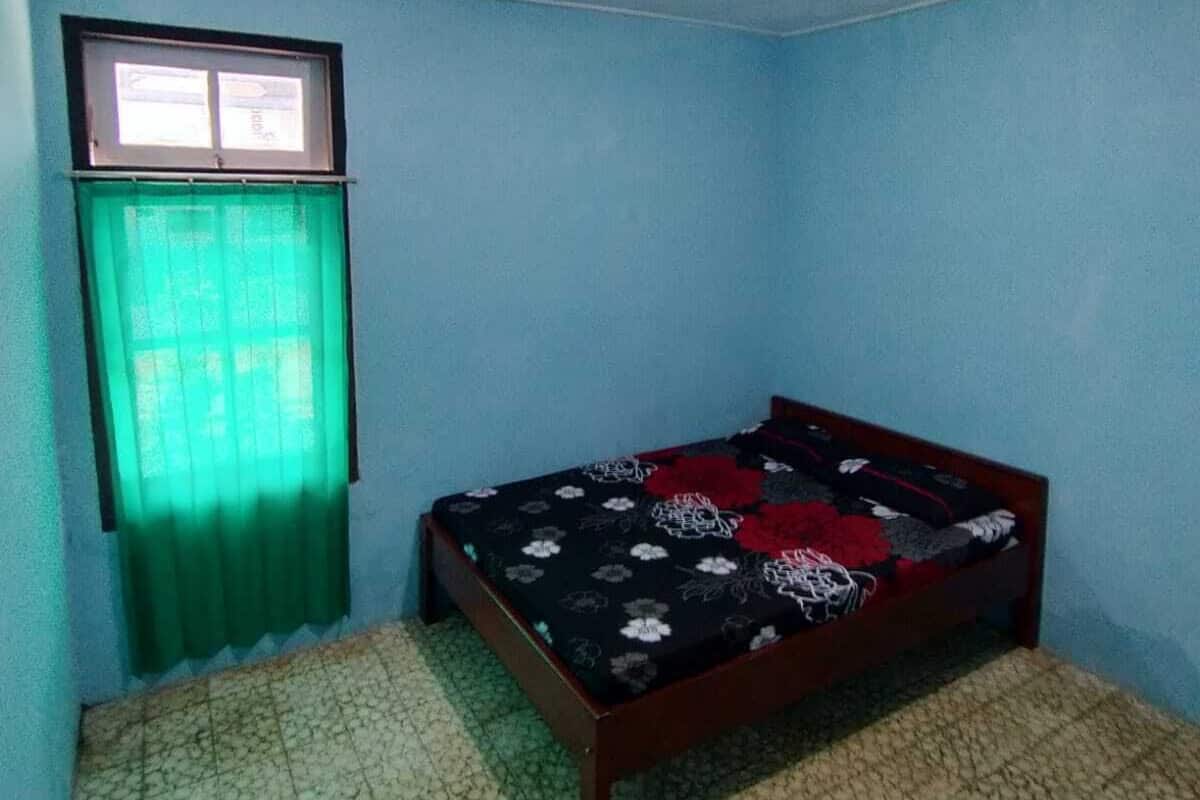 Iron/ironing board (on request), bed sheets