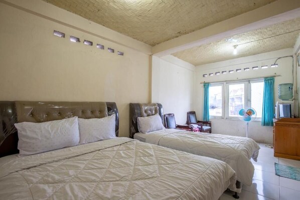 Standard Triple Room | Soundproofing, free WiFi, bed sheets