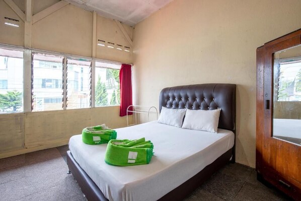 Family Room | Soundproofing, free WiFi, bed sheets