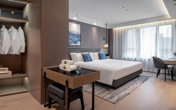 Suite exécutive | Coffre-fort, rideaux d’obscurcissement, fer et planche à repasser