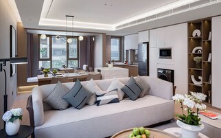 Deluxe Condo | Peti besi dalam bilik, langsir/tirai gelap terus 