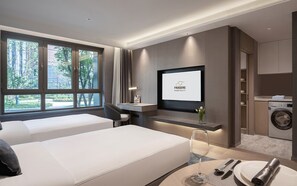 Studio Deluxe Twin | 1 bedroom, in-room safe, blackout curtains, iron/ironing board