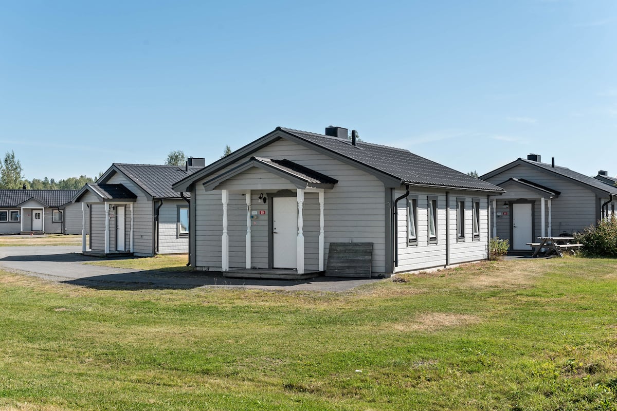 Deluxe Cabin, 2 Bedrooms, Non Smoking | 2 bedrooms, free WiFi