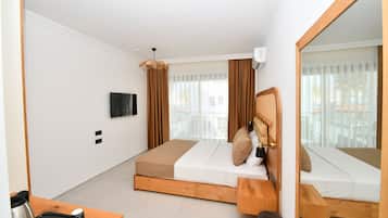 Escritorio y espacio para trabajar con laptop