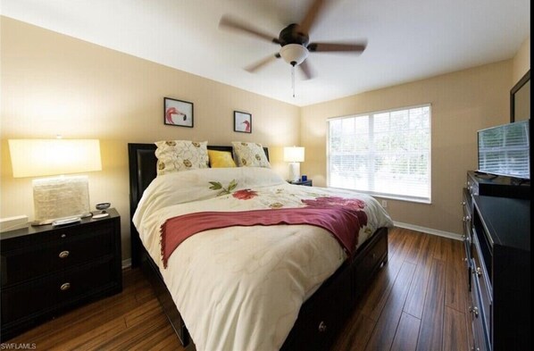 1 bedroom, WiFi, bed sheets - Beautiful Upgraded 2 Bedroom Condo - Wiggins Lakes (Naples)