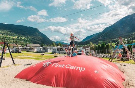 Área de juegos infantiles al aire libre. First Camp Gol Hallingdal