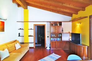 Smart TV - Apartment in Bosco with Scenic Terrace (Montegrino Valtravaglia)