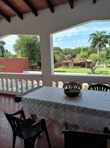 Beautiful colonial-style house a step away from the center of Aregua
