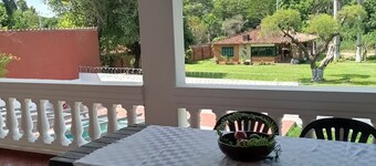 Beautiful colonial-style house a step away from the center of Aregua