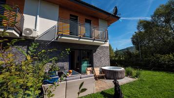 Bain à remous extérieur