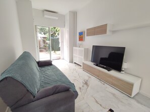 TV - GARDEN LEVEL nearby beach (Nice)