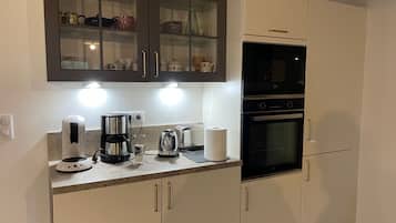 Køleskab, mikrobølgeovn, ovn, opvaskemaskine