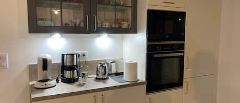 Refrigerador, microondas, horno y lavavajillas