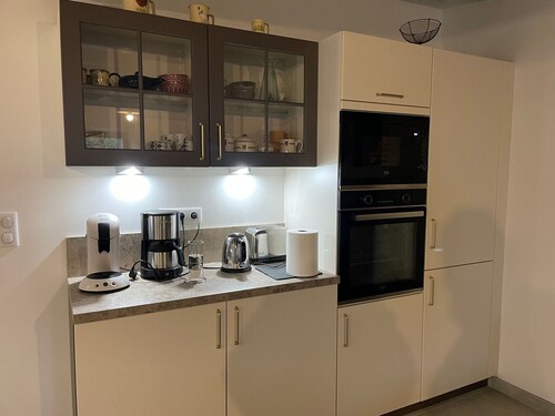 Gîte de charme près du Mans, tout équipé avec espace extérieur, garage, et confort moderne