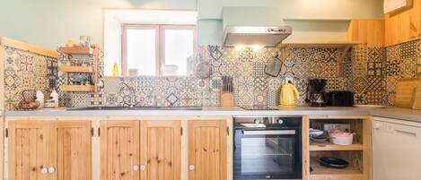 冷蔵庫、電子レンジ、オーブン、食器洗い機