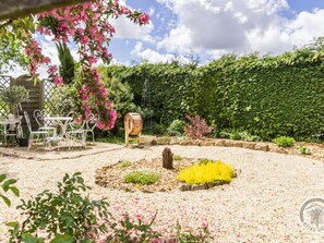 Outdoor dining - Cozy house with shared garden, pets allowed and parking (Savigny-le-Vieux)