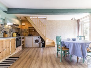 Dining - Cozy house with shared garden, pets allowed and parking (Savigny-le-Vieux)