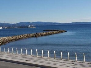 Beach - "Charming 2-Room Garden Apartment with Pool in Giens, 1km from Beaches" (Hyères)