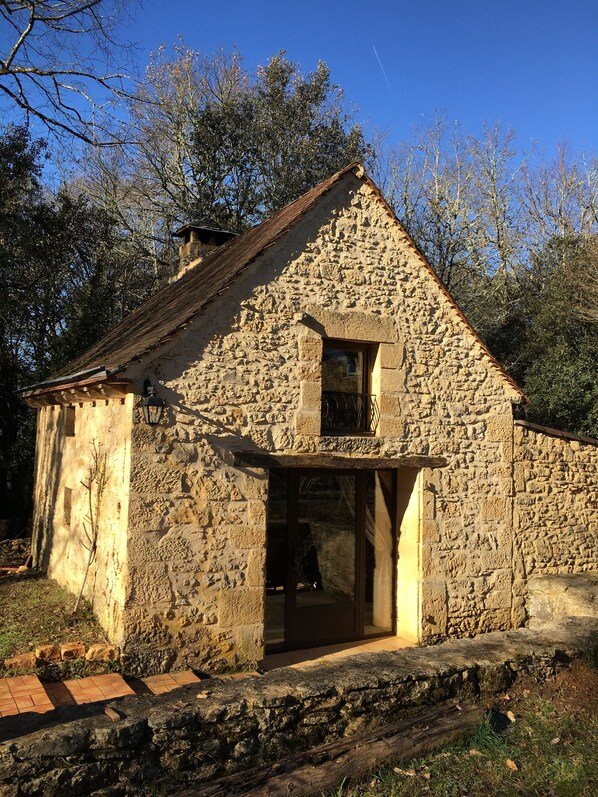 Exterior detail - Stone house in the golden triangle near Sarlat (Grolejac)