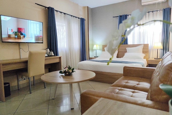 Premium Room | Premium bedding, in-room safe, individually furnished, desk