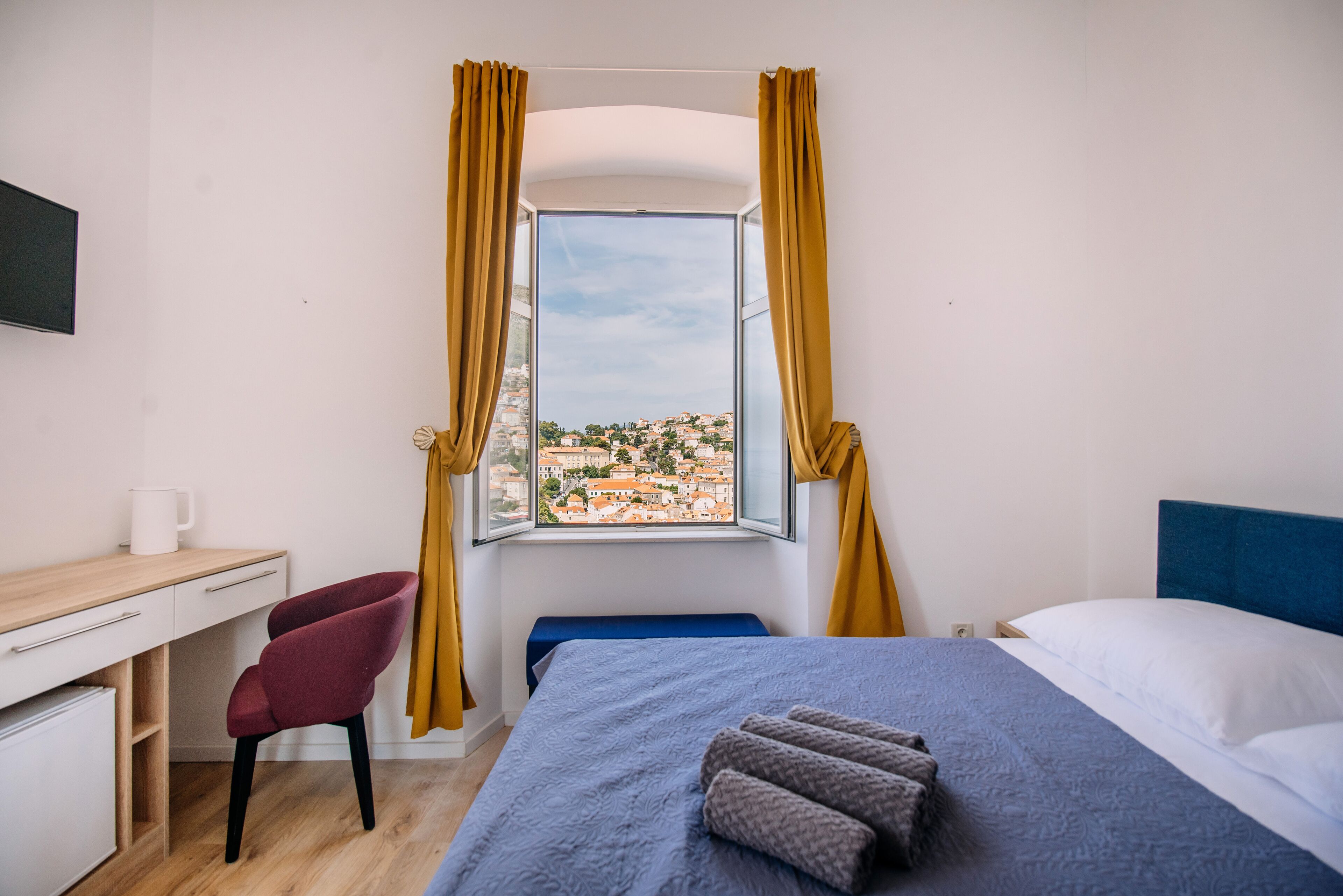 Premium kamer | Een bureau, gratis wifi, beddengoed