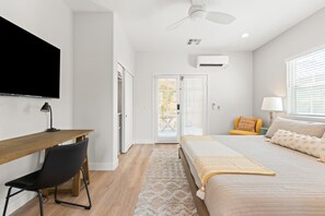 5 Schlafzimmer, Schreibtisch, Bügeleisen/Bügelbrett, Reisekinderbett