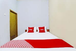 Standard Double Room | Free WiFi, bed sheets
