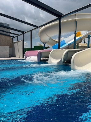 A water park with multiple slides over a pool. - Regulus Termal Apart Hotel & Villas (Ihsaniye)