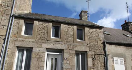 Terraced house in Barfleur with private courtyard - Pets allowed