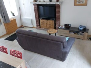 TV - Terraced house in Barfleur with private courtyard - Pets allowed (Barfleur)