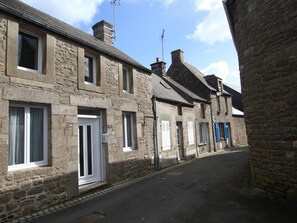Exterior - Terraced house in Barfleur with private courtyard - Pets allowed (Barfleur)