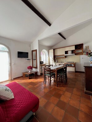 Interior - Comfortable tuscan House. It welcomes you, embraces you, makes you feel at home (Toscana)