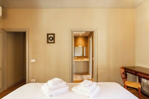2 chambres, fer et planche Ă repasser, Wi-Fi gratuit, draps fournis