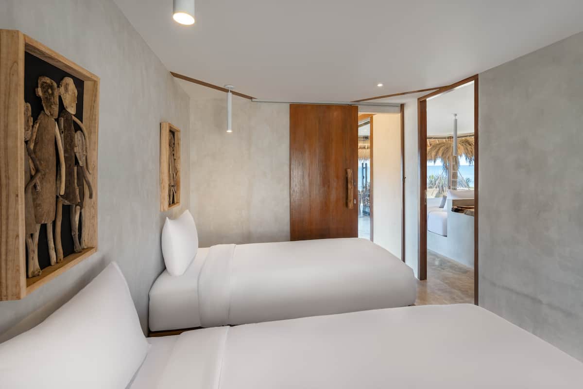 Escritorio, wifi gratis, ropa de cama