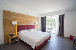 Deluxe Double or Twin Room | Frette Italian sheets, premium bedding, down comforters - PM Hotel (Catanzaro)