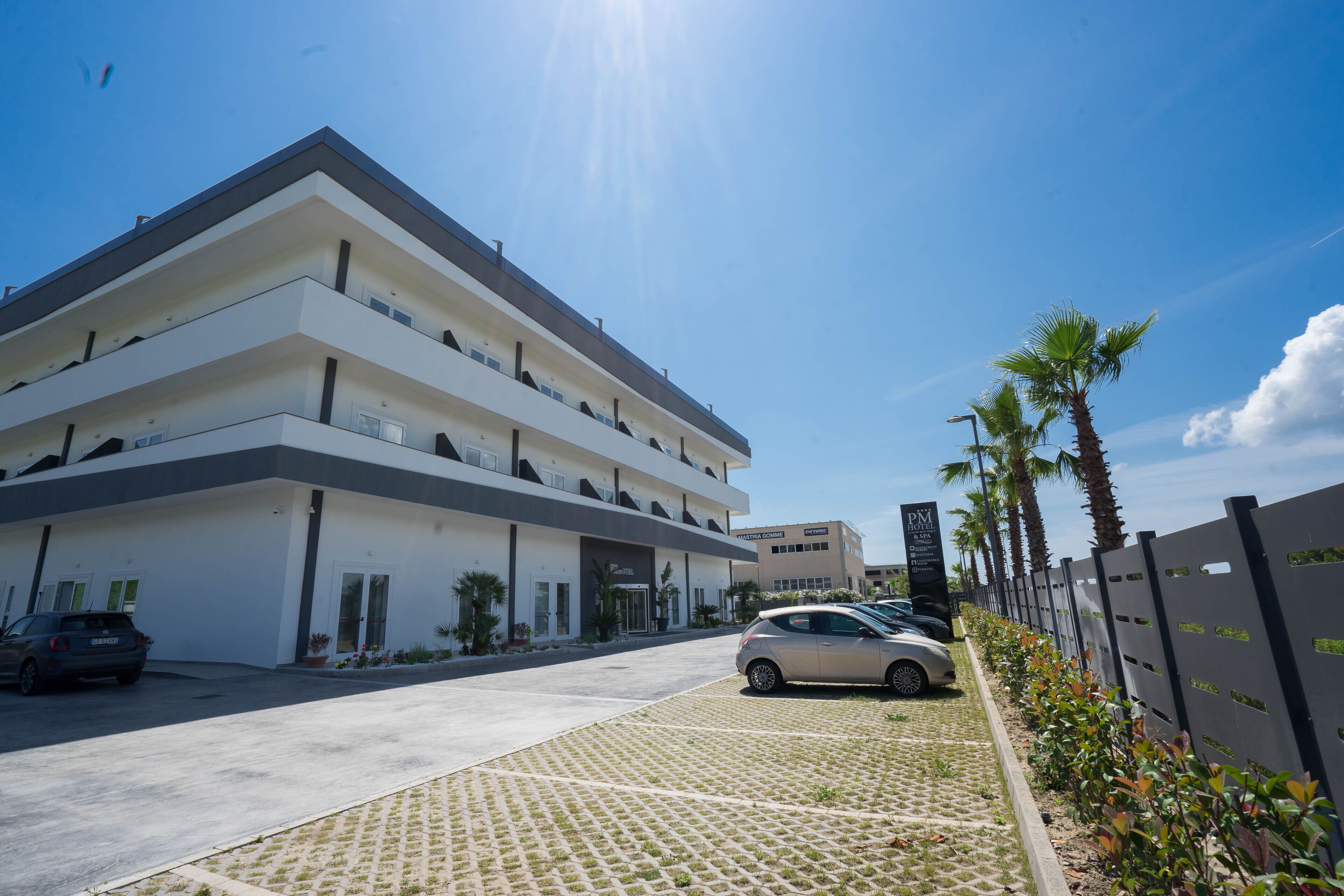 Parcheggio con posti limitati, Colonnina di ricarica per auto elettriche