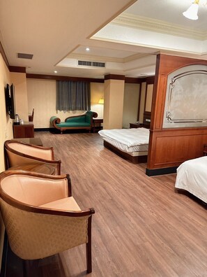 Family Quadruple Room - Duke Business Hotel (Taoyuan City)