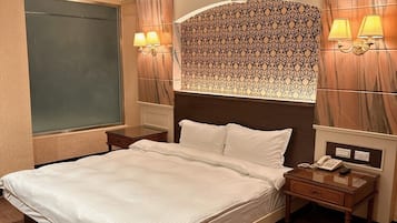 Deluxe Double Room, 1 Double Bed | WiFi (free), bed sheets
