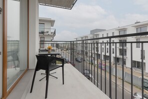 Outdoor dining - Cichej Łąki 8 | Apartment with Balcony | Parking (Piaseczno)