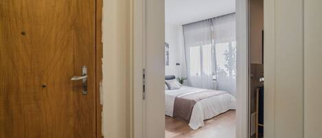 Soundproofing, internet, bed sheets