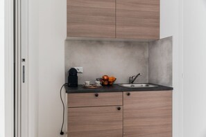 Interior - GuestHost - Modern studio of about 23sqm, located inside a building WITHOUT elevator (stairs to access) can accommodate up to 2 people. Once inside you will be welcomed by an elegant and comfortable environment, equipped with every comfort.The accommodat (Cagliari)