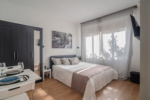 Internet, bed sheets