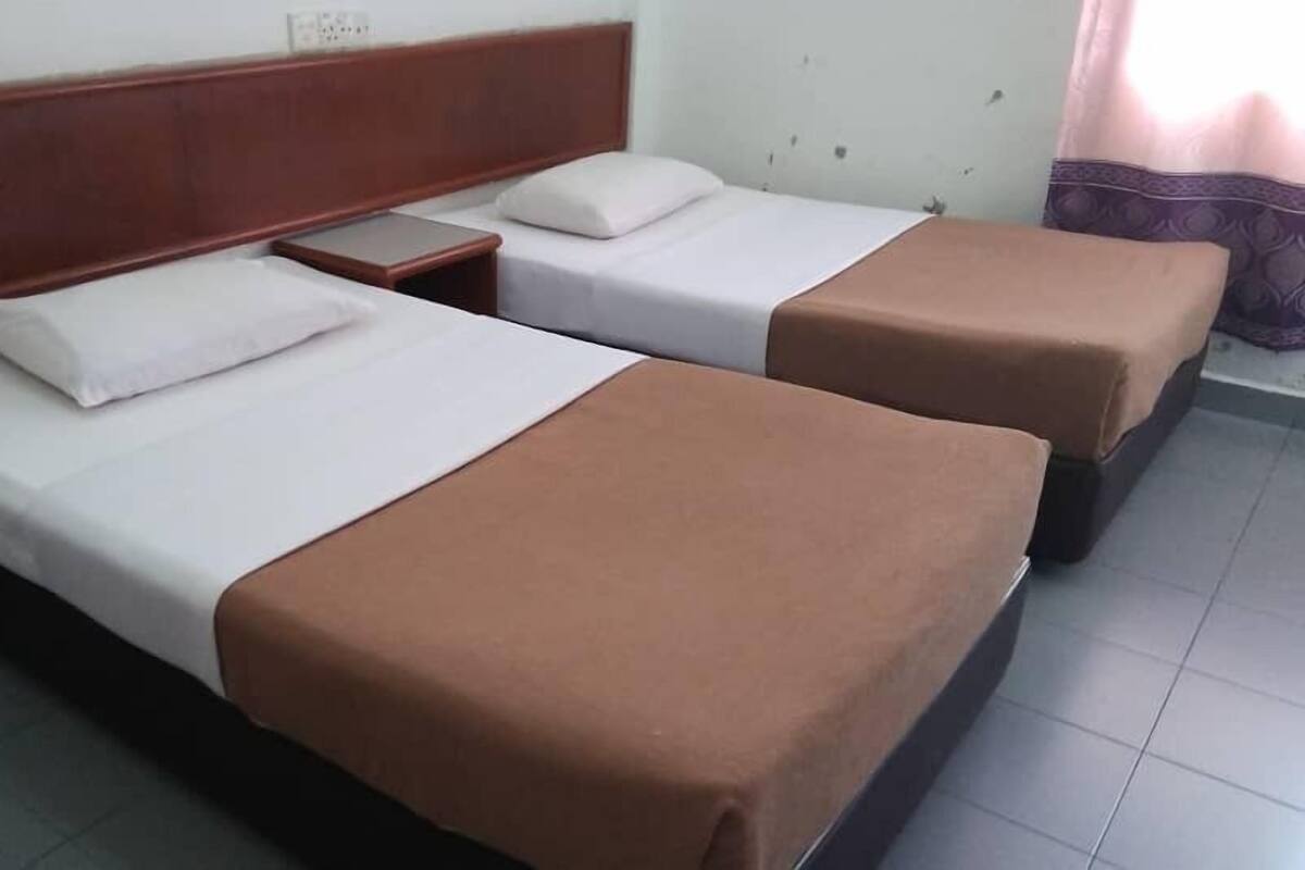 Habitación Deluxe con 2 camas individuales | Escritorio, espacio para trabajar con laptop y cortinas blackout