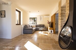 Smart-TV, Kamin, Videospiele