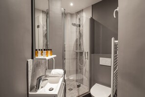 Bathtub, hair dryer, towels
