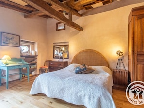 1 bedroom, free WiFi, bed sheets - Charming house near Montreuil Bellay with Wifi and Pets allowed (Brossay)