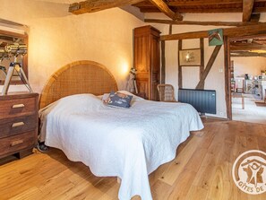 1 bedroom, free WiFi, bed sheets