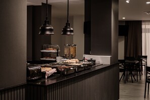 Ilmainen päivittäinen englantilainen aamiainen