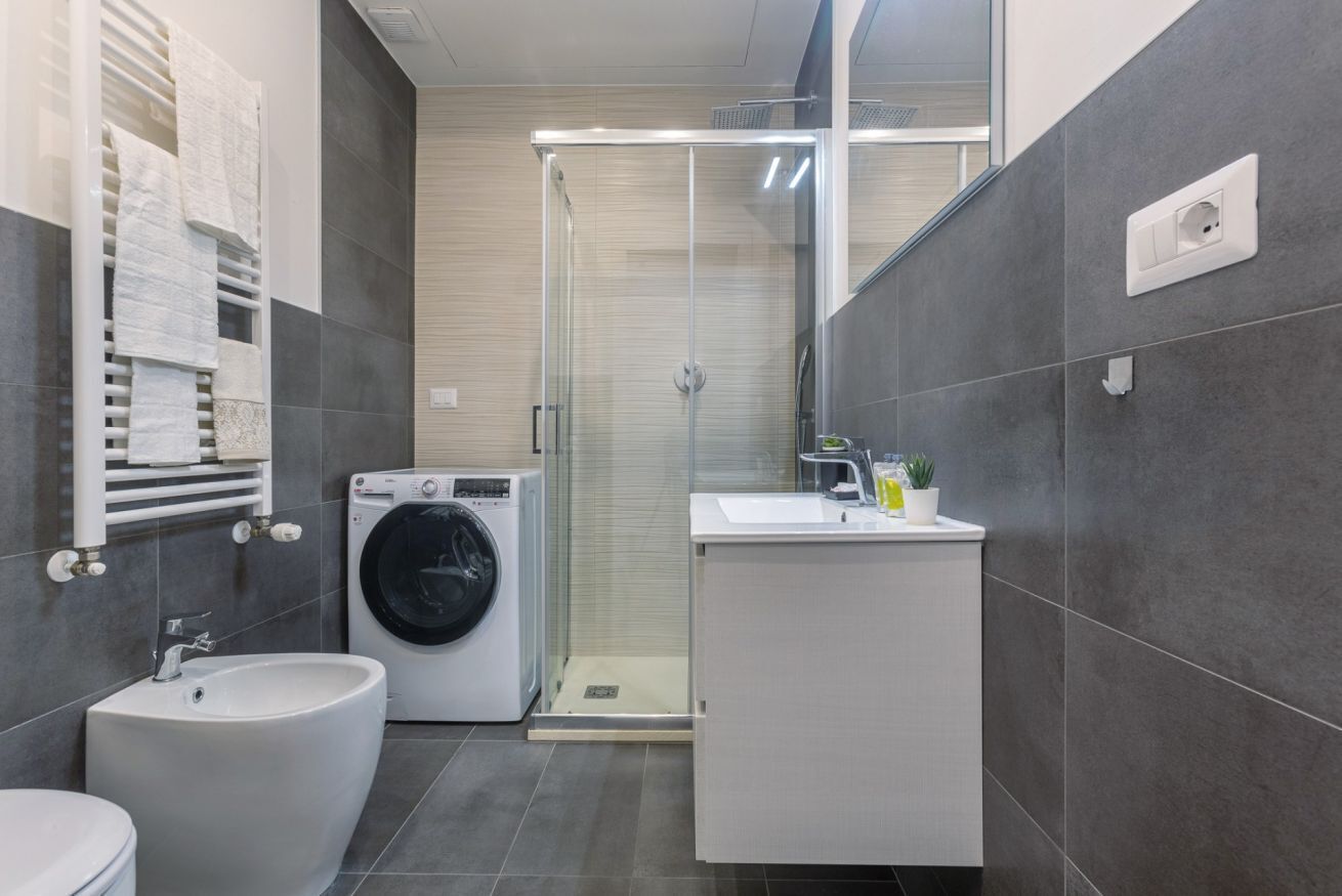 Dusche, Haartrockner, Bidet, Handtücher
